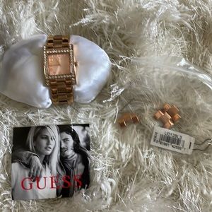 GUESS Rose Gold Square with rhinestones